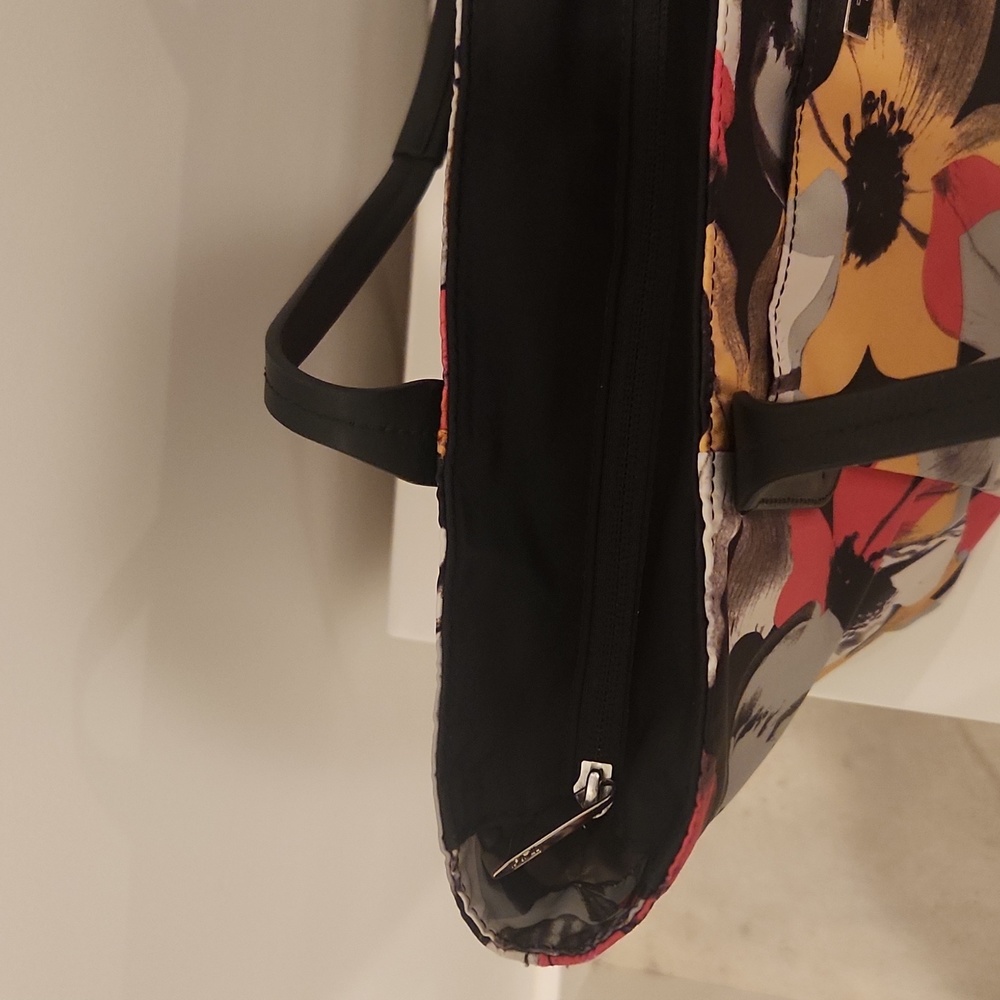 Tumi NWOT Everyday Tote - Picture 4 of 14